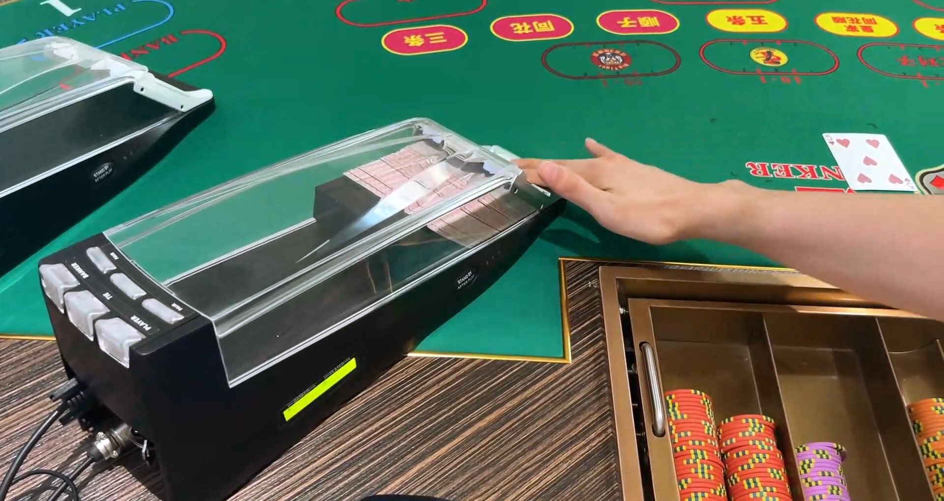 Elektronické boty Baccarat pro systém zobrazení silničních map