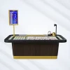 Aanpasbare Sic Bo-tafel voor high-roller casino's met een complete inzetindeling inclusief BigSmall, Any Triple, totalen 4-17 en een elektronisch scorebord met recente resultaten.