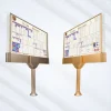 Pantalla LED de tendencia de baccarat personalizable de doble cara con tiras de luz dinámicas, pedestales de bronce dorado, vistas a la carretera de 27 pulgadas