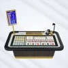 Luxe elektronische Sic Bo-spelapparatuur met een marmerachtig oppervlak, gouden accenten, een dobbelbel en een digitaal display voor de uitbetalingsresultaten.