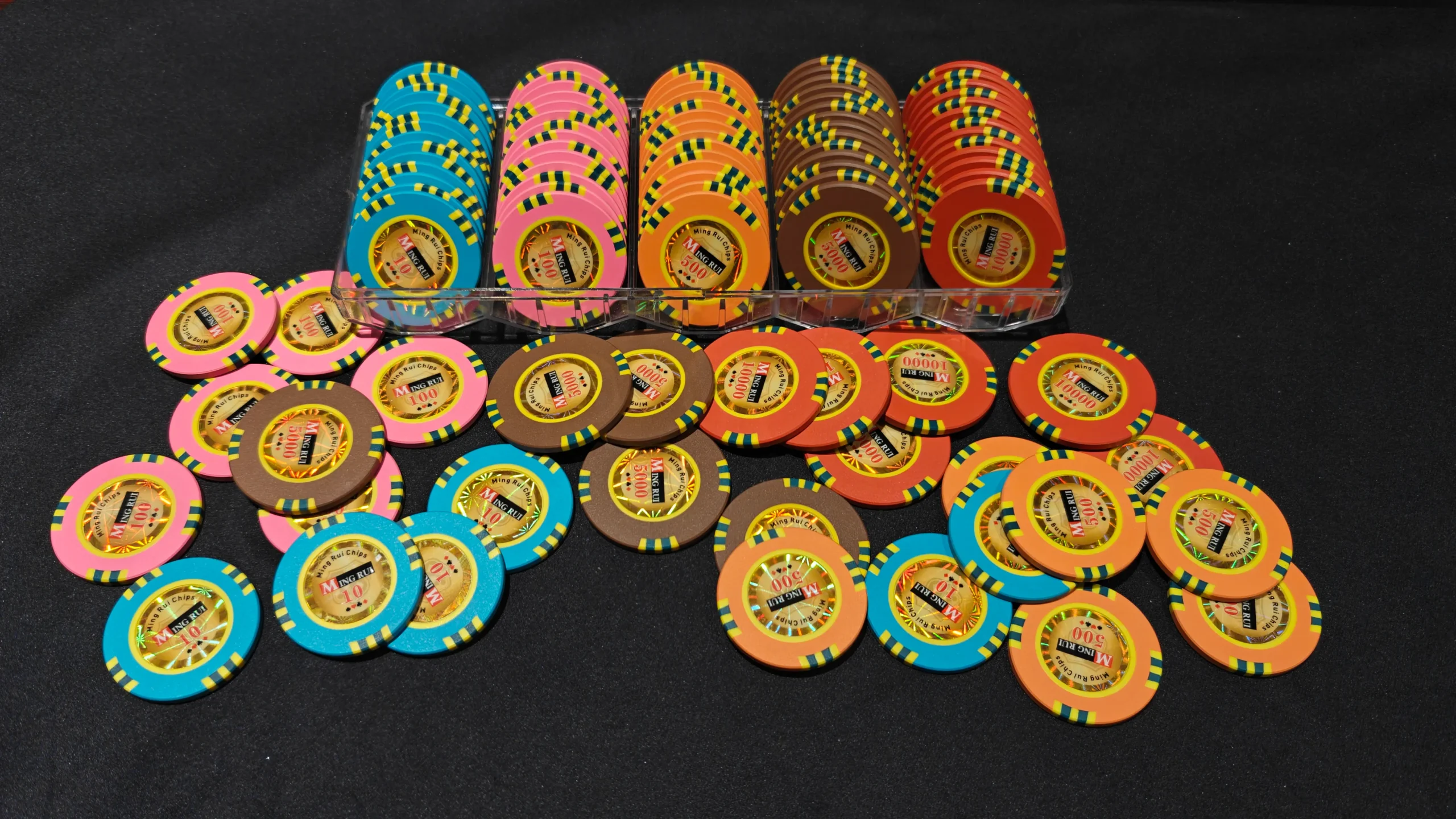 Los chips compuestos de arcilla en diferentes colores reducen el riesgo de falsificación.