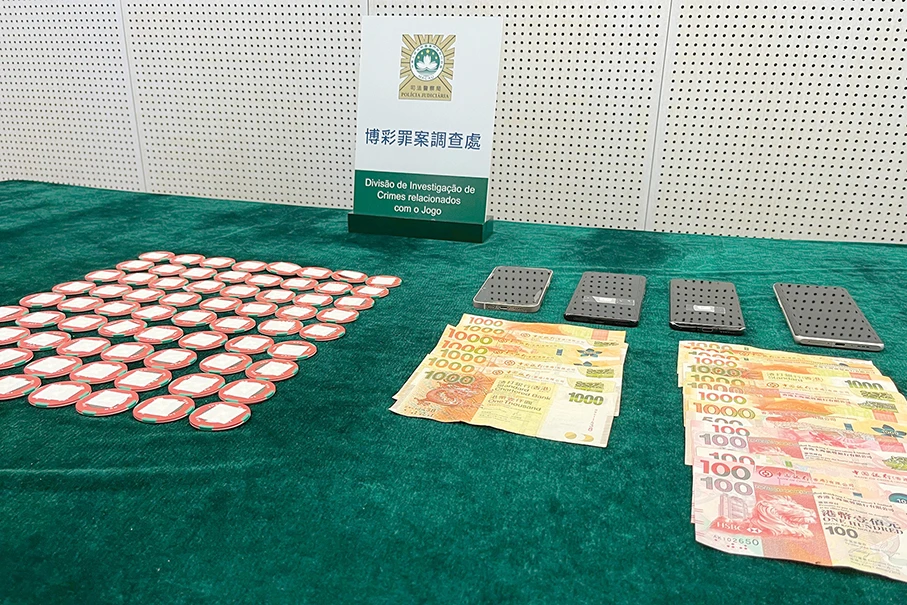 Die Verwendung gefälschter Casino-Chips stellt eine Straftat dar.