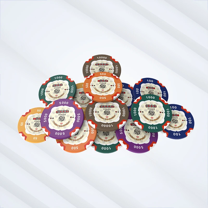RFID-pokerchips van kleicomposiet met een opvallend geschulpd randpatroon.